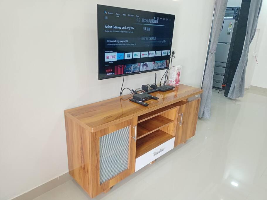 2bhk Ac Service 303 Apartment *