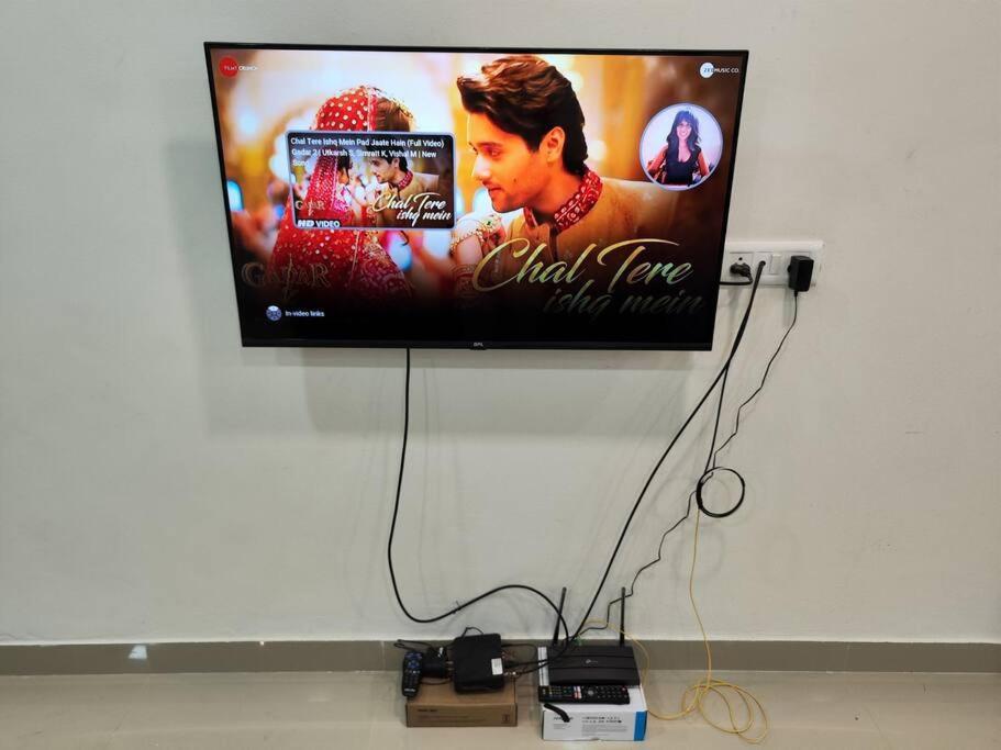 2bhk Ac Service 303 * Pune