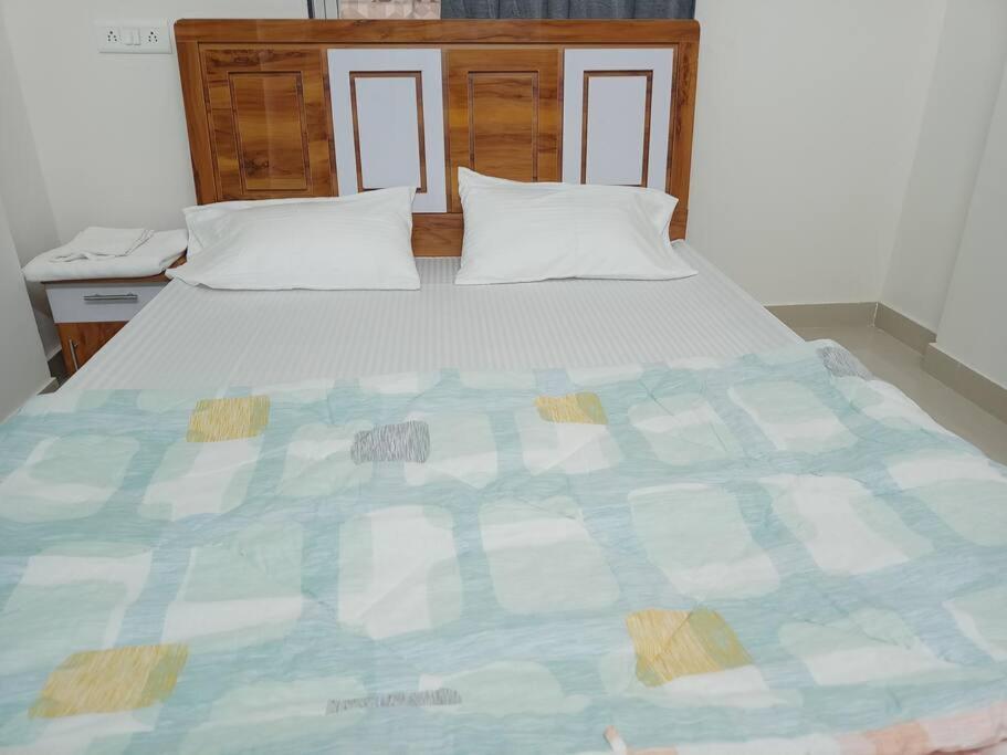 Apartment 2bhk Ac Service 303 *