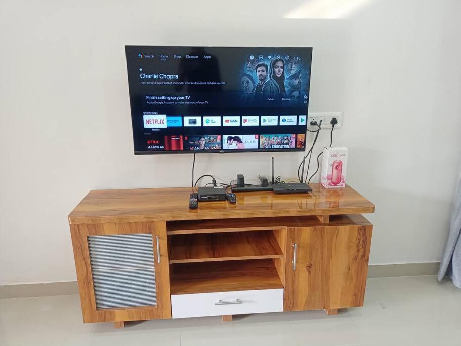 2bhk Ac Service 303 * Pune