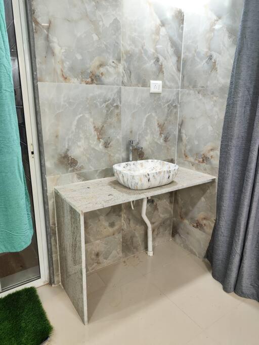 Apartment 2bhk Ac Service 303
