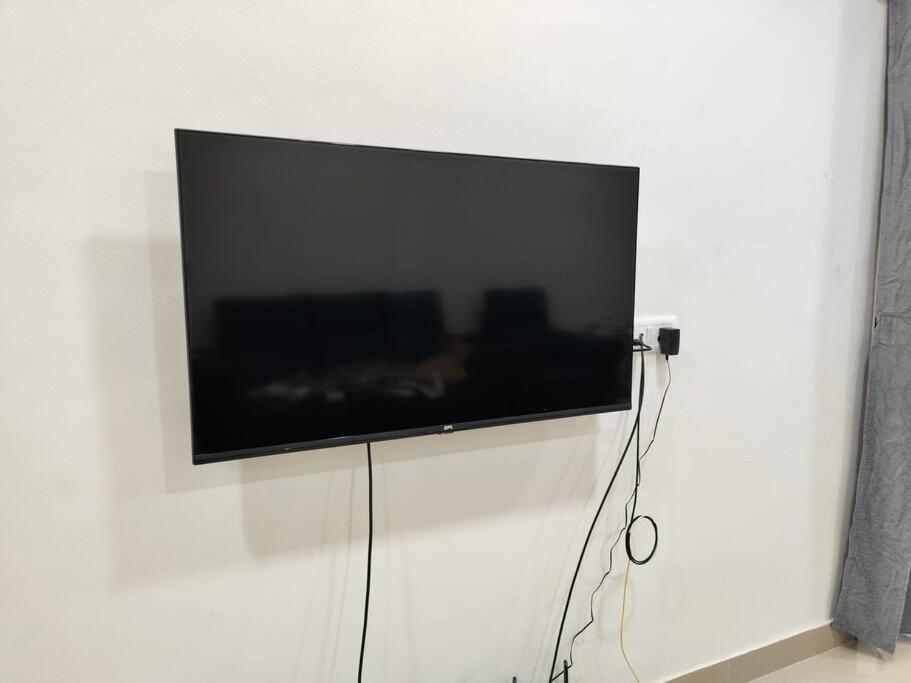 Apartment 2bhk Ac Service 303 Pune